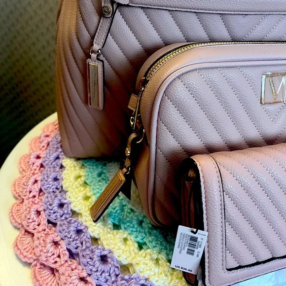 Authentic Brand New Victoria’s Secret Set Tote, Crossbody and Wristl Wallet - Picture 2 of 5